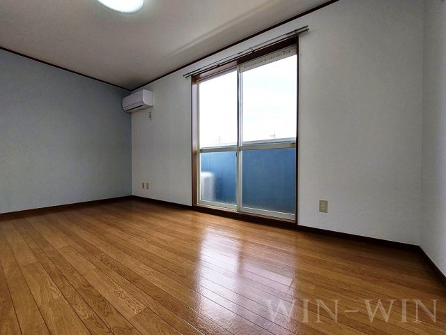 牛川通ウラヤマハイツの居間・リビング