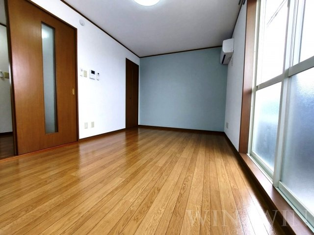 牛川通ウラヤマハイツの居間・リビング