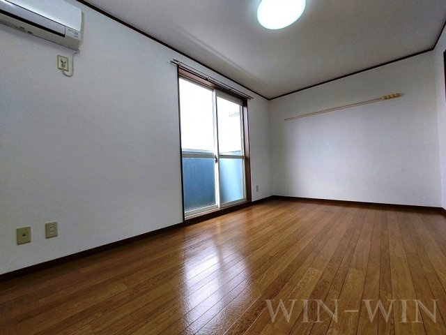 牛川通ウラヤマハイツの洋室