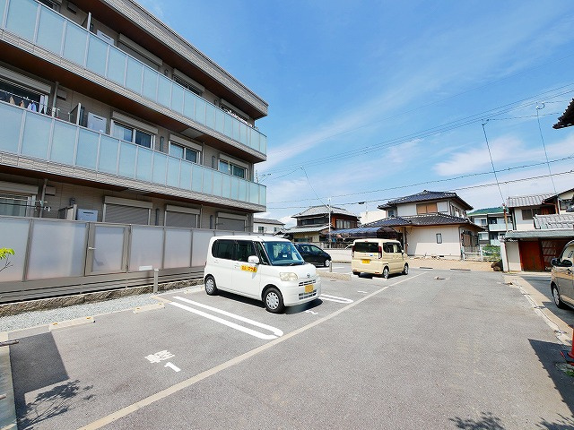 シャーメゾン　光の駐車場|カースペースがあります