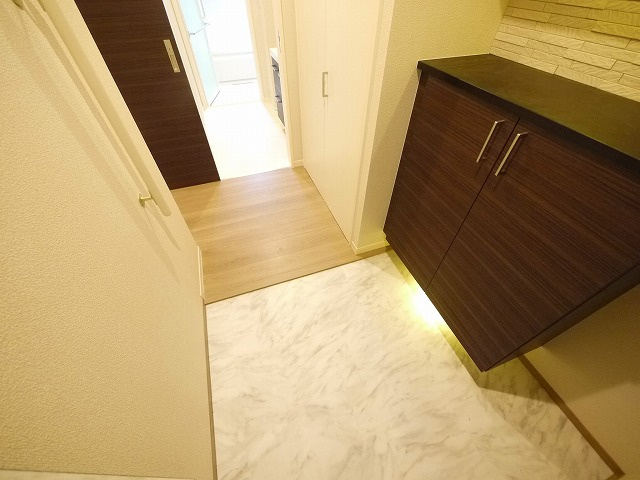 シャーメゾン　光の玄関|落ち着いた玄関です
