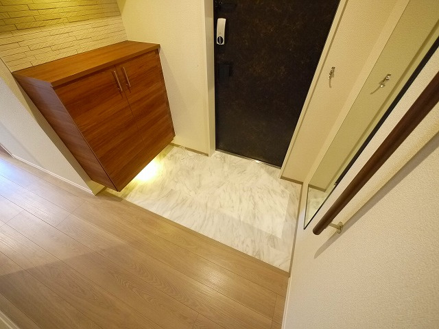 シャーメゾン　光の玄関