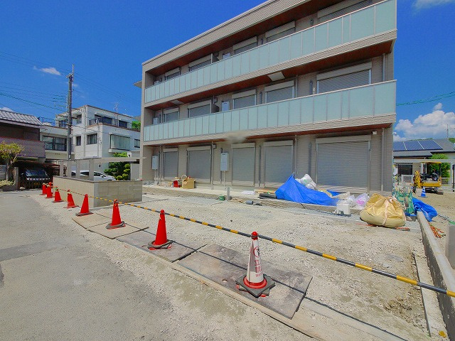 シャーメゾン　光の駐車場