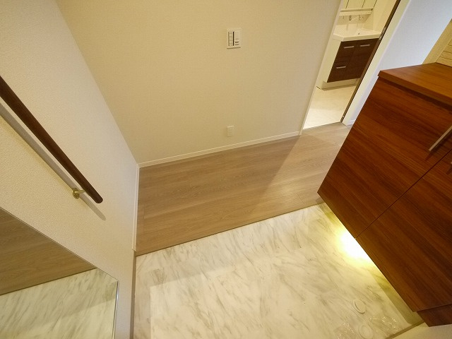 シャーメゾン　光の玄関