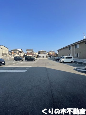 【駐車場】 | LUNAⅠ SAKURAI | 駐車場に車を止められます