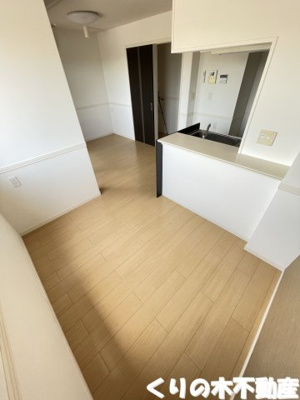 【内装】 | LUNAⅠ SAKURAI | 明るい色調の室内です