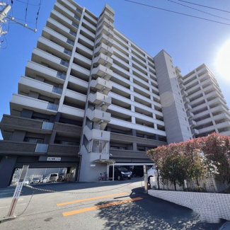 【外観】 | 柚須駅まで徒歩7分。徒歩圏内に生活利便施設が充実しており、非常に暮らしやすい立地です。ペット相談OKなので、大切な家族も一緒に新しい生活を始められますよ！