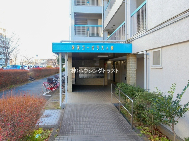仲介手数料無料　所沢コーポラスA棟のエントランス