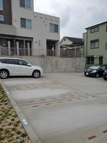メゾン　サカエの駐車場|カースペースがあります