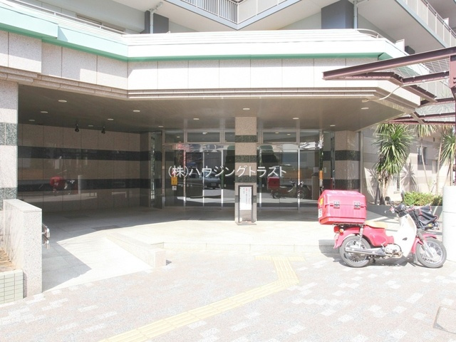 フォーラスタワー所沢のエントランス