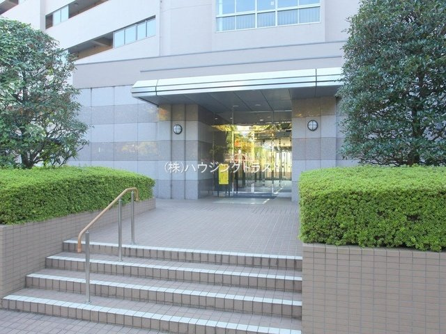 仲介手数料無料　所沢スカイマンションA棟のエントランス