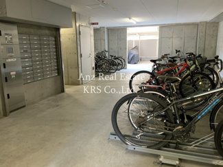 【その他】 | ラグゼ江戸堀 | 屋内駐輪場です！雨風から自転車を守ります！