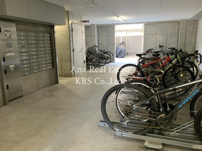 【その他】 | ラグゼ江戸堀 | 屋内駐輪場です！雨風から自転車を守ります！