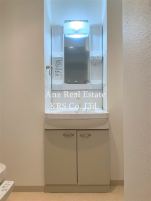 【洗面所】 | ラグゼ江戸堀 | 縦型の洗髪洗面化粧台！収納もあって便利です♪