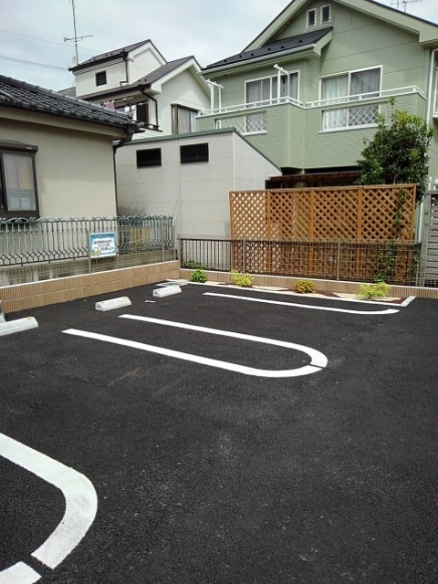 ボヌール・エターナルの駐車場