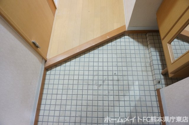 熊本市南区出仲間９丁目の賃貸マンションの玄関