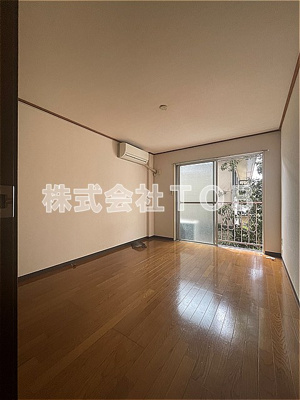 【居間・リビング】 | オリオンパレス | 6帖※クリーニング中の写真※