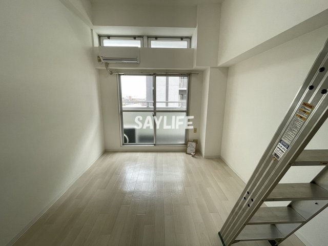 グランメール高井田の洋室