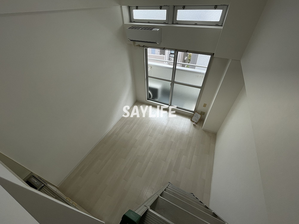 グランメール高井田の洋室