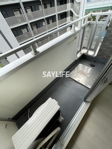 グランメール高井田のバルコニー