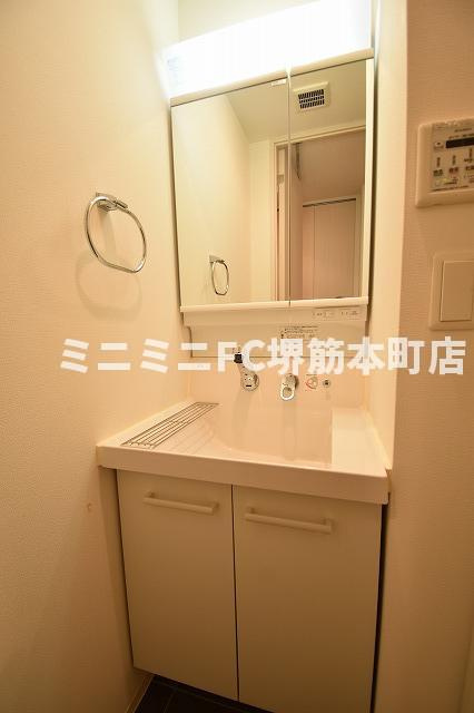 BLAU本町東の洗面所