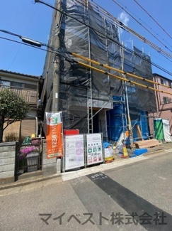 【外観】 | 【入間郡三芳町大字藤久保　新築戸建て】南道路の新築戸建て | 南道路で燦々に日が差し込みます。