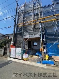 【前面道路含む現地写真】 | 【入間郡三芳町大字藤久保　新築戸建て】南道路の新築戸建て | 南道路で燦々に日が差し込みます。