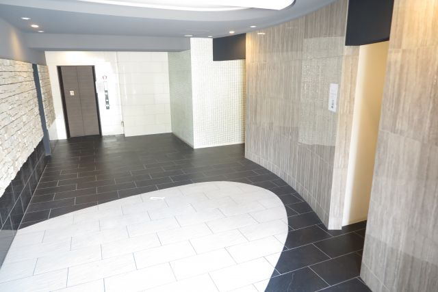 ラシュレエグゼ夕陽丘のエントランス