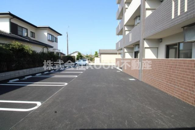オーシャンハイツ参番館の駐車場|カースペースがあります