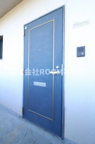 瀬戸山マンション3号館の玄関|明るい玄関です