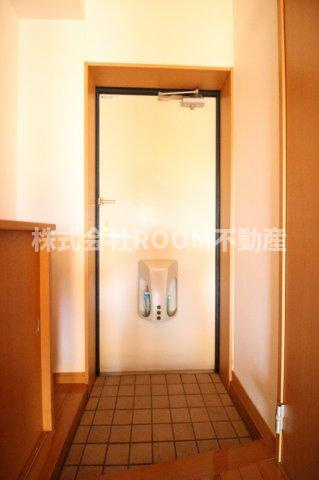 瀬戸山マンション3号館の寝室|明るい洋室です