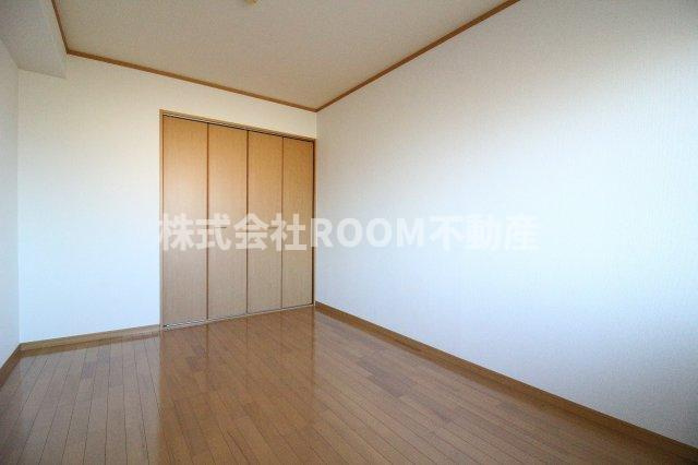 瀬戸山マンション3号館の収納|ゆったりした洋室です