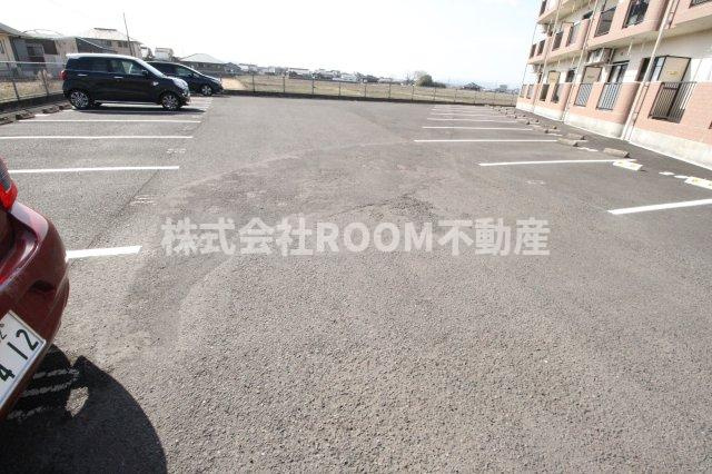 瀬戸山マンション3号館の駐車場|駐車場に車を止められます