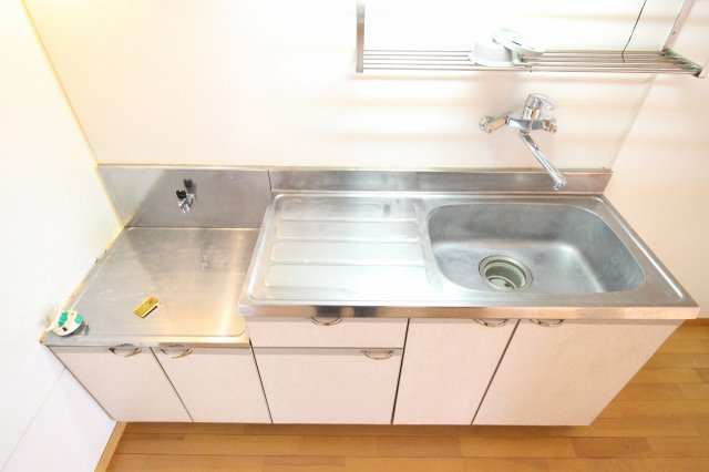 瀬戸山マンション3号館のキッチン|きれいなキッチンです