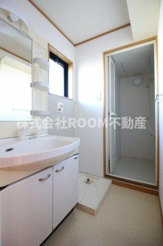 瀬戸山マンション3号館の洗面所|ゆったりとスペースのある洗面所