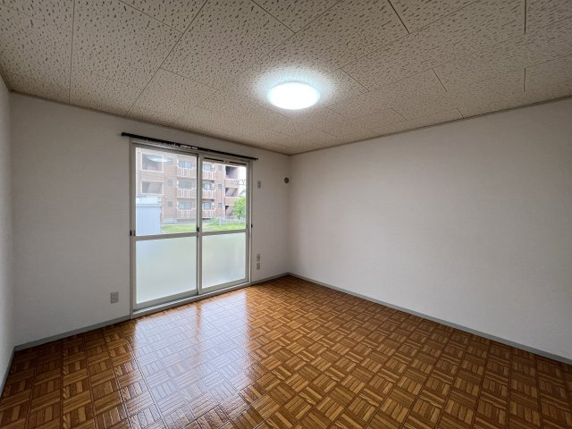 浜尾ハイツの洋室