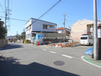 【前面道路含む現地写真】