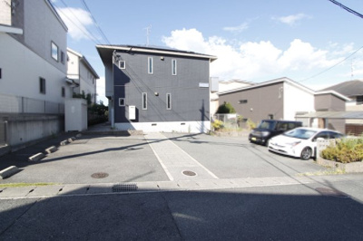 【駐車場】 | リーフコート高山台 | 車をお持ちの方に嬉しい駐車場付きの物件です