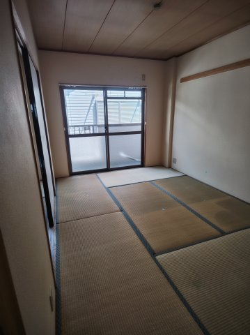 アイミナール八坂の和室|明るい和室です
