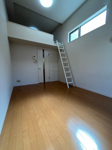 仲介手数料0円！！カーサ・ルチア志賀本通の居間・リビング