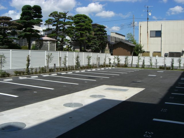 戸田市大字新曽の賃貸マンションの駐車場