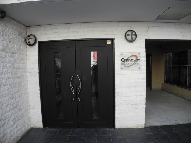 グランヴァン新宿柏木のエントランス