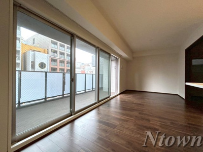 【内装】 | プレサンス　グラン　栄　THE　TOWER | こちらの居間で趣味の時間をお楽しみください