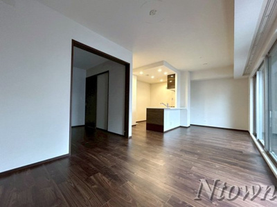 【居間・リビング】 | プレサンス　グラン　栄　THE　TOWER | こちらのリビングで趣味の時間をお楽しみください