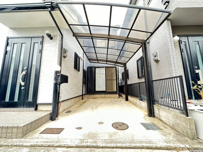 【駐車場】 | 葛の葉町２丁目　戸建 | 屋根付きカーポート