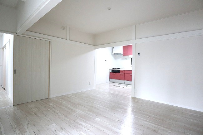 羽西貸家の居間・リビング