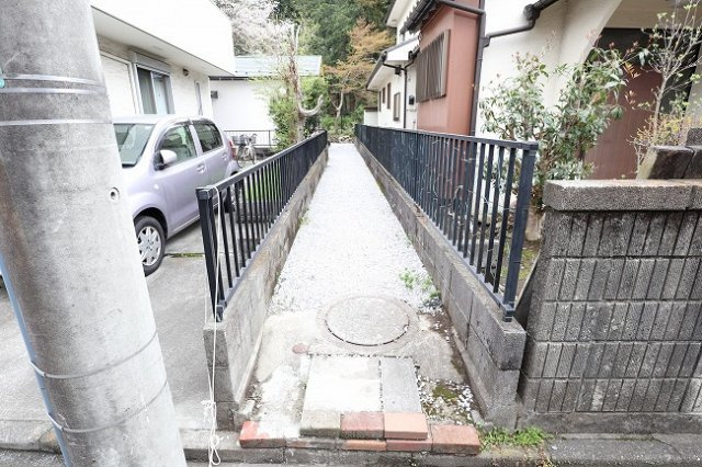 羽西貸家のエントランス