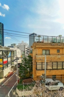 【展望】 | 【 View 】
木の暖かさをより感じさせてくれる太陽の光、一日の始まりを心地よく演出してくれます。窓から入る気持ちのいい風で、活力がみなぎることでしょう。