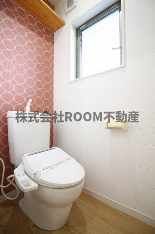 ヴィ・ウルーズのトイレ|落ち着いた色調のトイレです