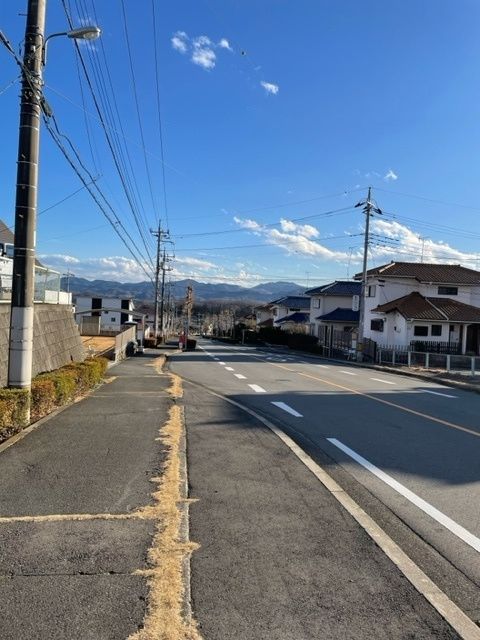 高崎市吉井町南陽台　中古の前面道路含む現地写真